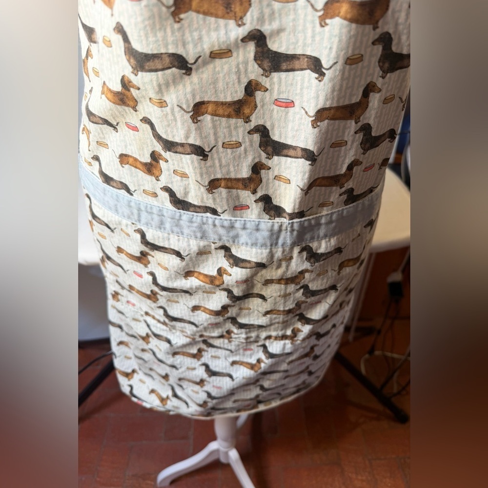 MILLIE GREEN  Dauchshund Kitchen Apron Excellent Condition - Picture 4 of 5